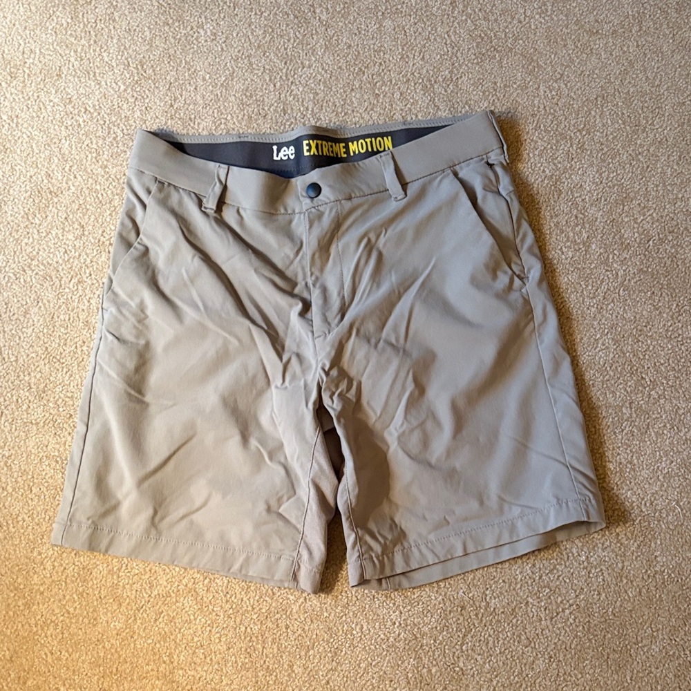 Lee Men's Khaki Extreme Motion Shorts 34